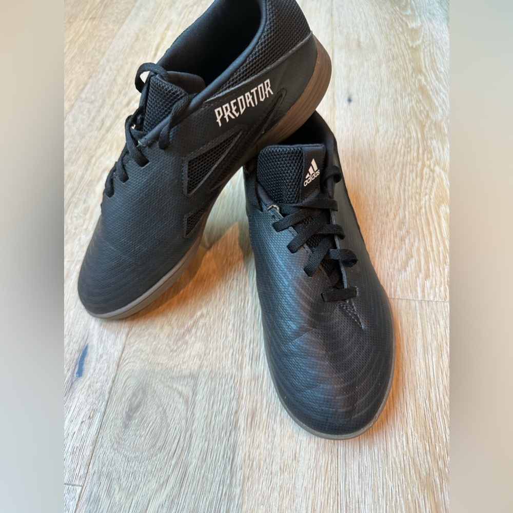 adidas Predator Edge.4 Sala Indoor Soccer Shoes Youth Version Black SZ 5.5Y